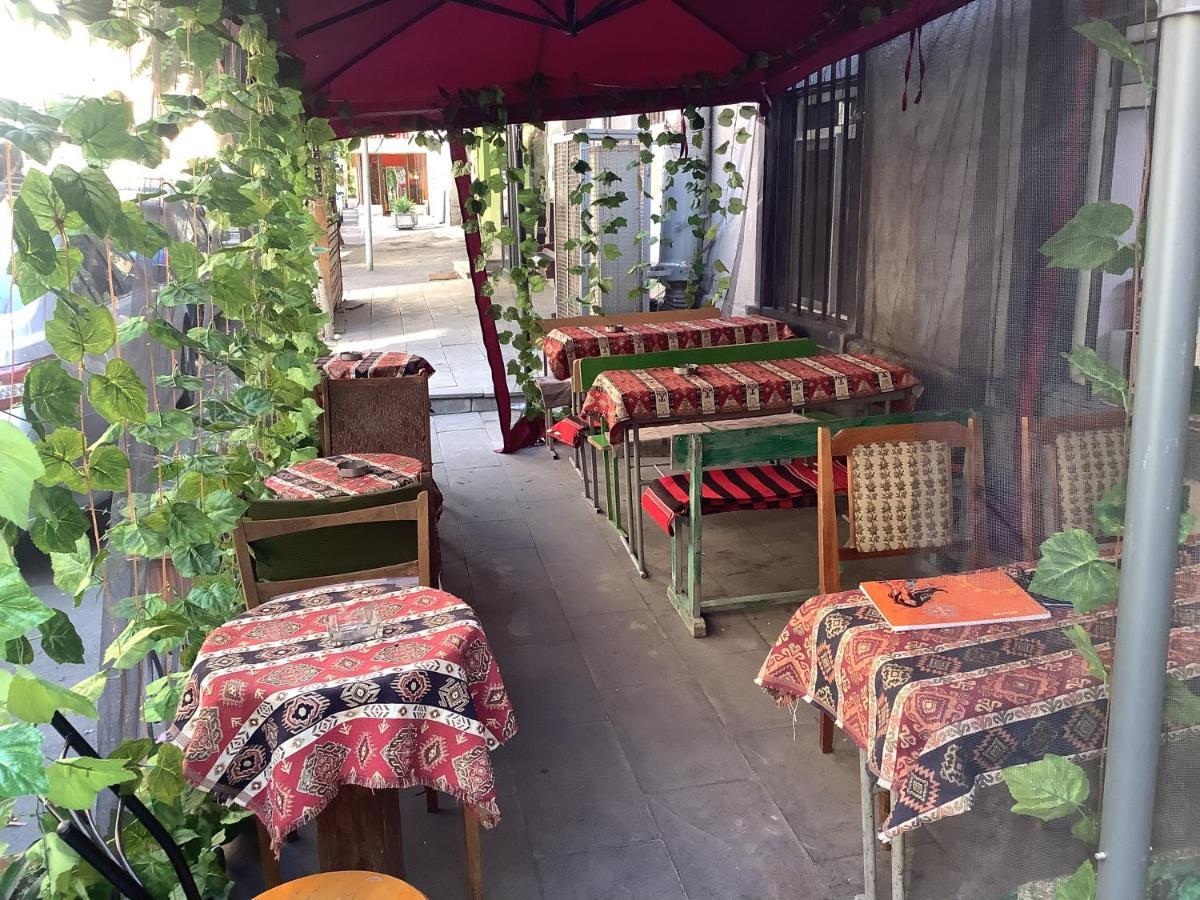 Sev Group Hostel Ереван Экстерьер фото